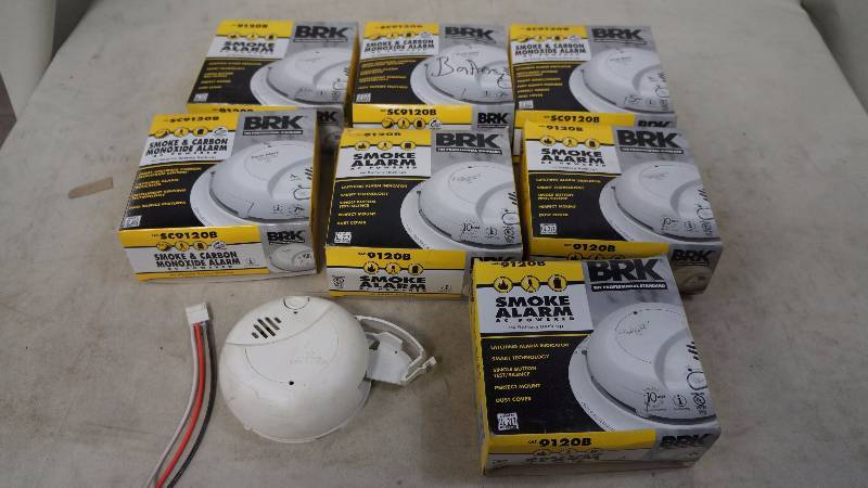 lot 418 image: Mixed Lot of NIB BRK Smoke Alarms and Smoke & Carbon Monoxide Detectors