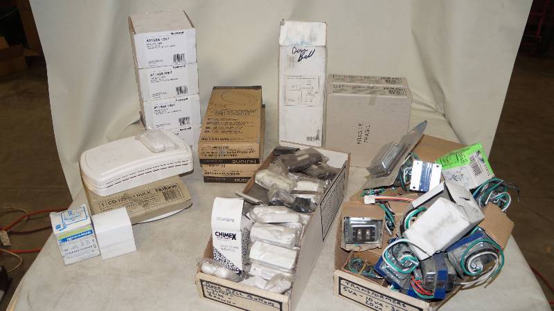 lot 431 image: Mixed Lot of Doorbells, Transformers & Doorbell Buttons