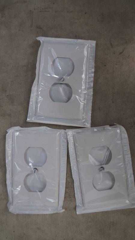 lot 463 image: NIB Leviton Plastic Outlet Wallplates with Captive Screws - 27 Boxes