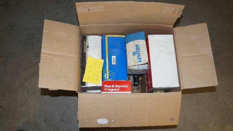 lot 471 image: Misc. Lot of NIB Neon Pilots Lights, Receptacles & Switches