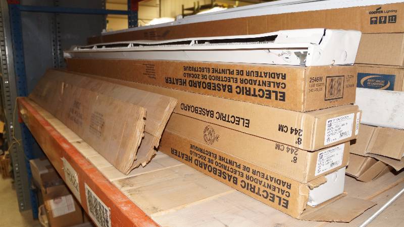 lot 499 image: Mixed Lot of 8 & 6 Electric Baseboard Heaters & Heating Element