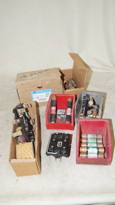 lot 524 image: Mixed Lot of Buss & Gould Fuses & Fuse Holders