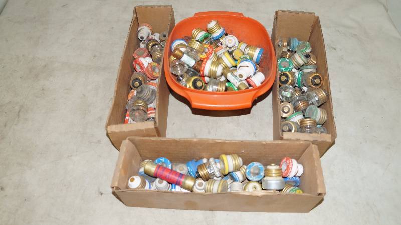 lot 523 image: Mixed Lot of Various Edison Base Fuses
