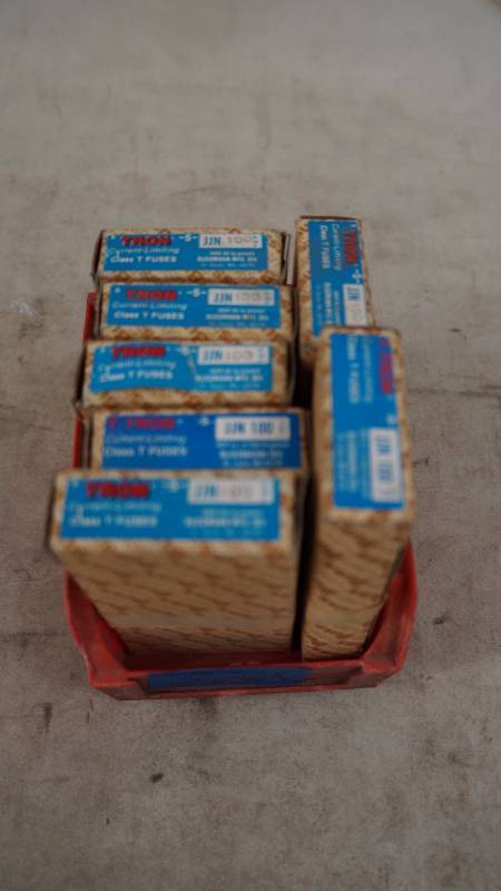 lot 522 image: Mixed Lot of 38 Buss Tron & T-Tron Fuses