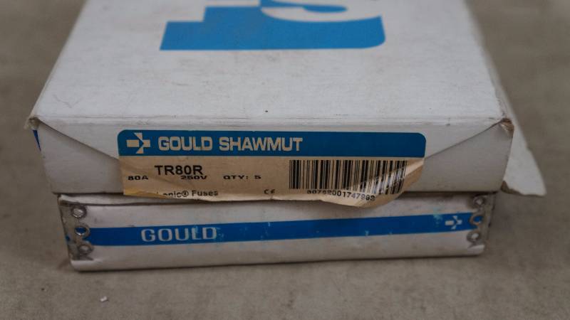 lot 529 image: NIB Gould Shawmut 80 Amp 250V Tri-Onic Fuses - Qty 8