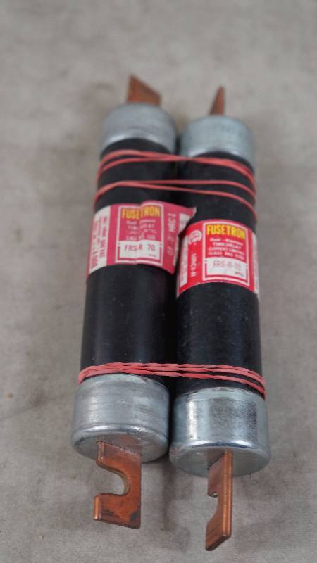 lot 535 image: Qty 2 Fusetron Dual Element Time Delay Class Current LImiting RK5 70 Amp Fuses