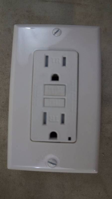 lot 366 image: Qty 10 NIB Sealed Leviton X7599W 15A 125V Smartlock Pro(TM) GFCI Tamper Resistant WWP