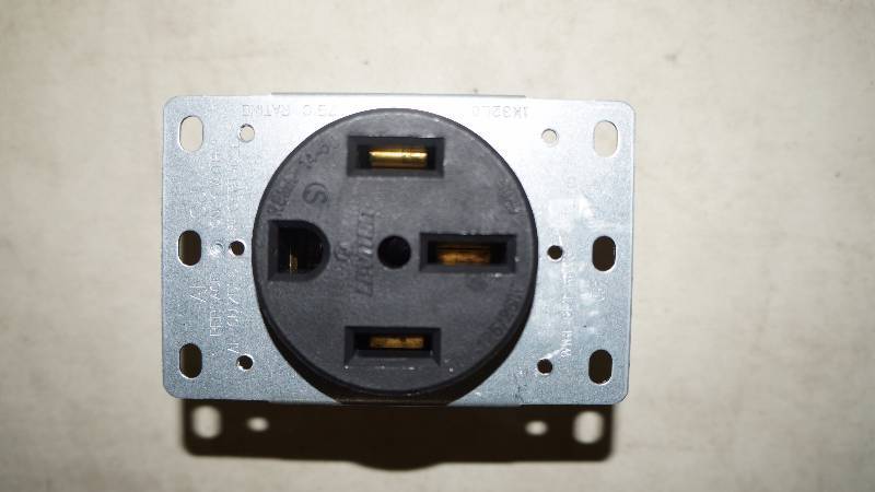 lot 404 image: Qty 1 Sealed NIB Leviton 3-Pole, 4-Wire Grounding Power Outlet (Qty 10box)