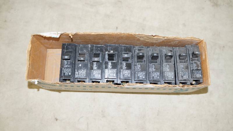 lot 592 image: Qty 10 NIB Siemens 20 Amp 1-Pole Q120 Circuit Breakers