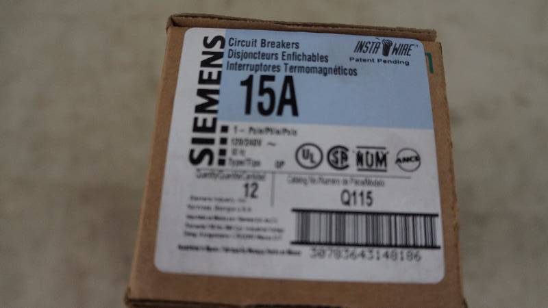lot 581 image: Qty 12 NIB Siemens 15 Amp 1-Pole Q115 Circuit Breakers