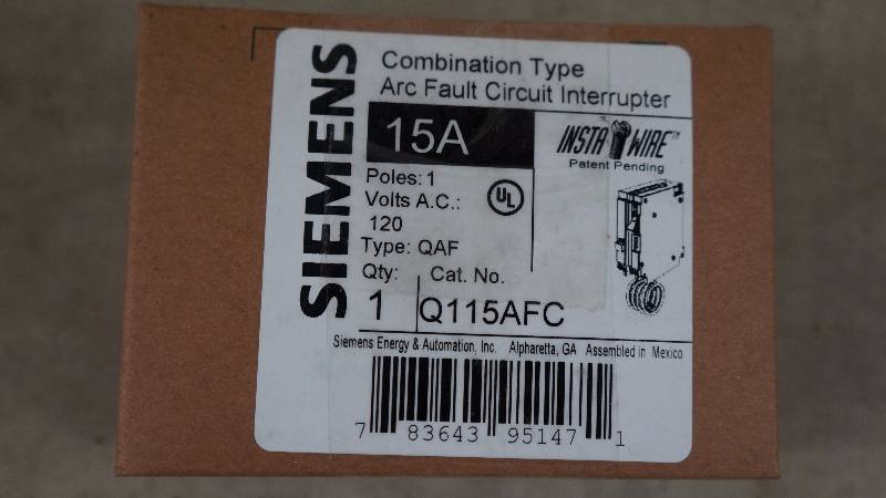 lot 614 image: Qty 2 NIB Siemens 15 Amp 1-Pole 120 Volts AC Combination Type Arc Fault Circuit Interrupter