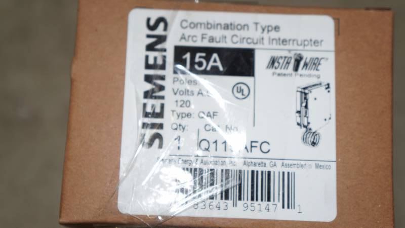 lot 604 image: Qty 5 NIB Siemens 15 Amp 1-Pole 120 Volts AC Combination Type Arc Fault Circuit Interrupter