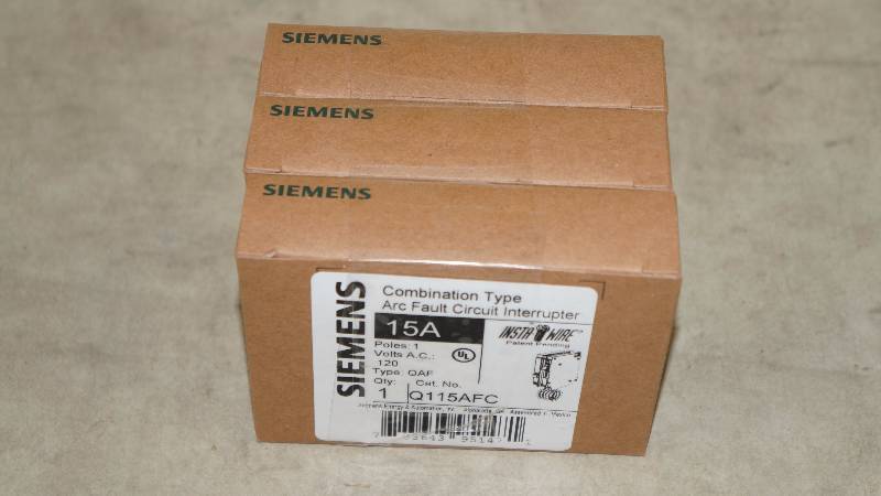 lot 613 image: Qty 3 NIB Siemens 15 Amp 1-Pole 120 Volts AC Combination Type Arc Fault Circuit Interrupter