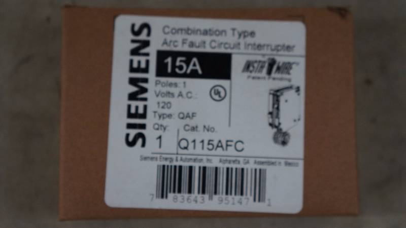 lot 618 image: Qty 1 NIB Siemens 15 Amp 1-Pole 120 Volts AC Combination Type Arc Fault Circuit Interrupter
