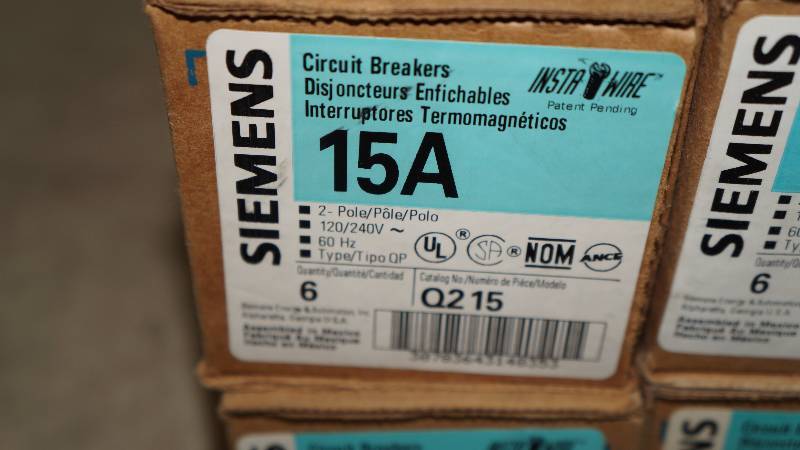 lot 638 image: Qty 24 NIB Siemens 15 Amp 2-Pole Q215 Circuit Breakers