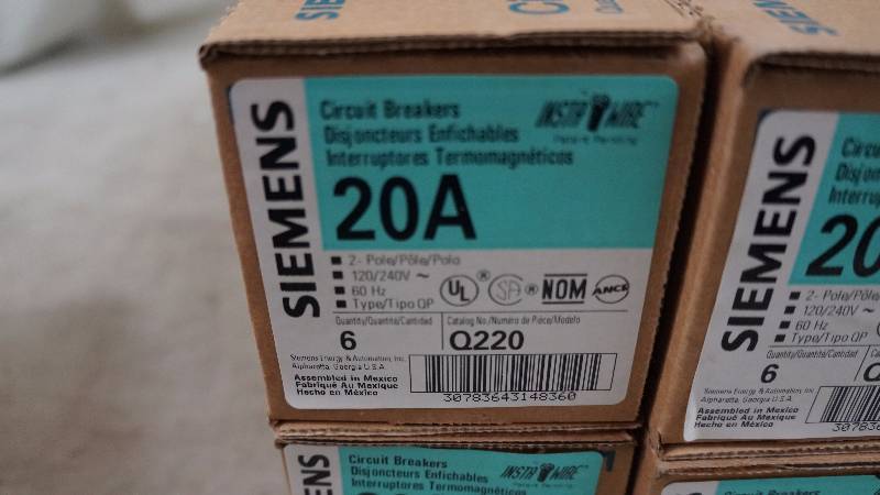 lot 650 image: Qty 24 NIB Siemens 20 Amp 2-Pole Q220 Circuit Breakers