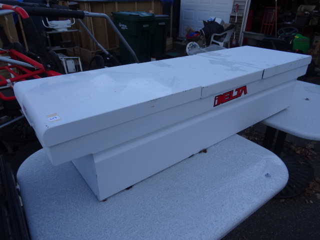lot 5 image: delta truck tool box