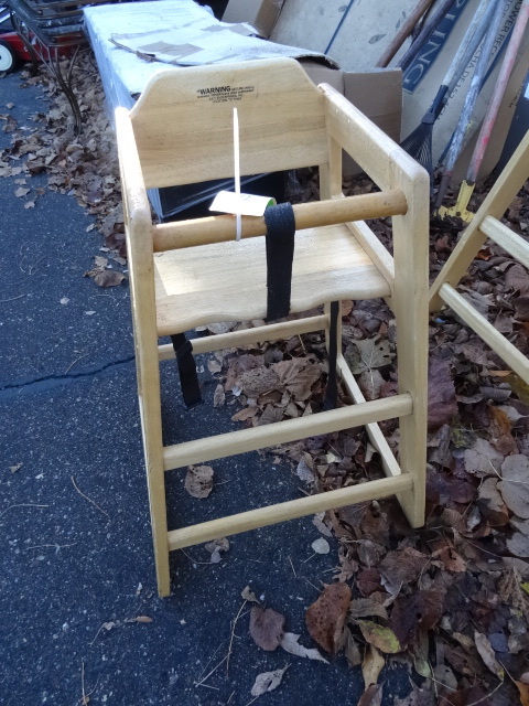 lot 12 image: kids high chair