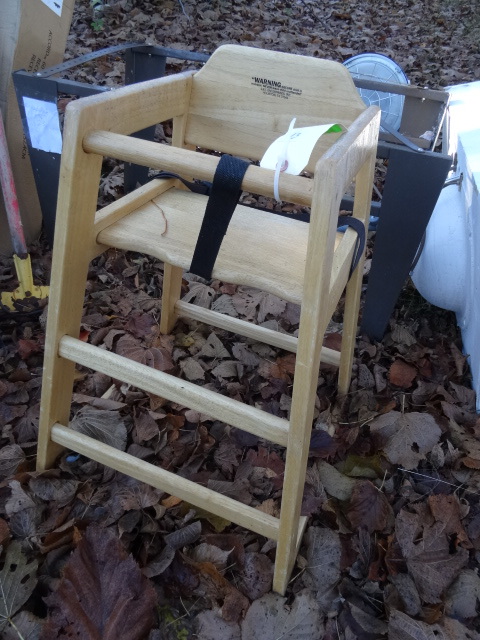 lot 13 image: kids high chair