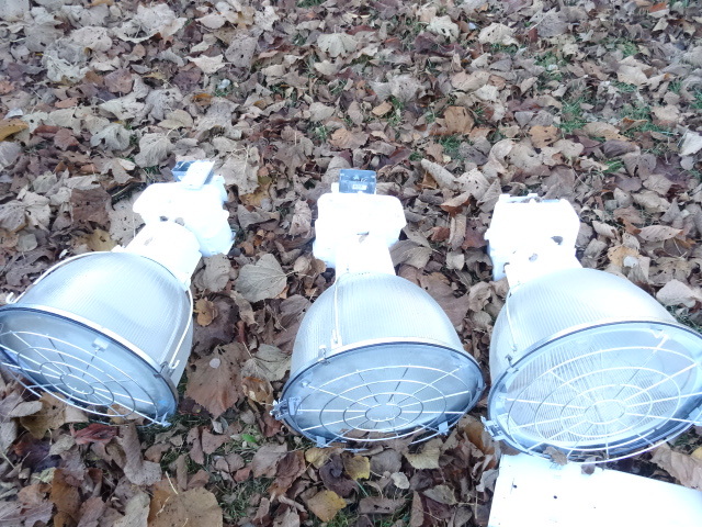 lot 14 image: 3 high bay lights