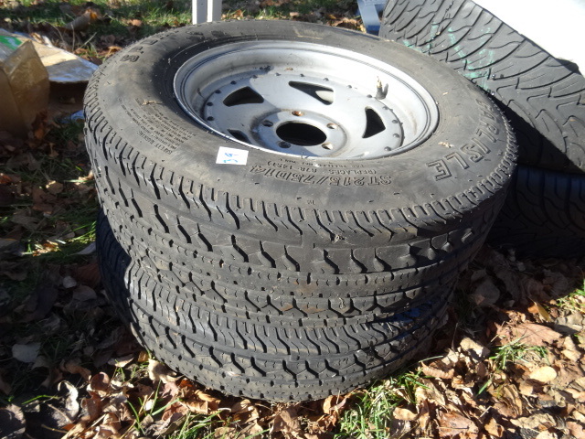 lot 39 image: 2 steel rims 2 tires
