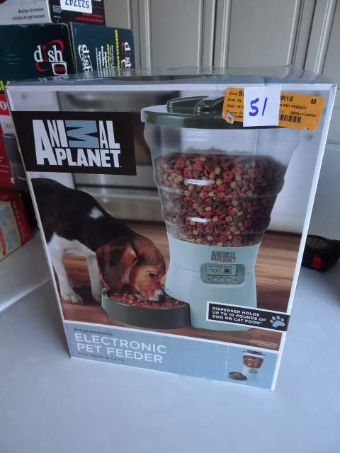 lot 51 image: animal electronic feeder