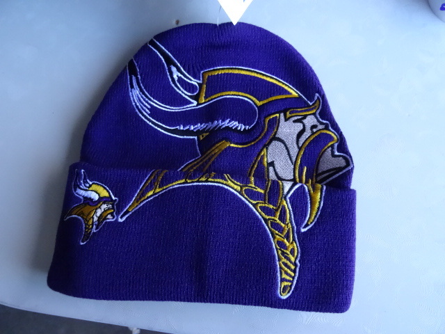 lot 67 image: 10 minnesota vikings stocking caps