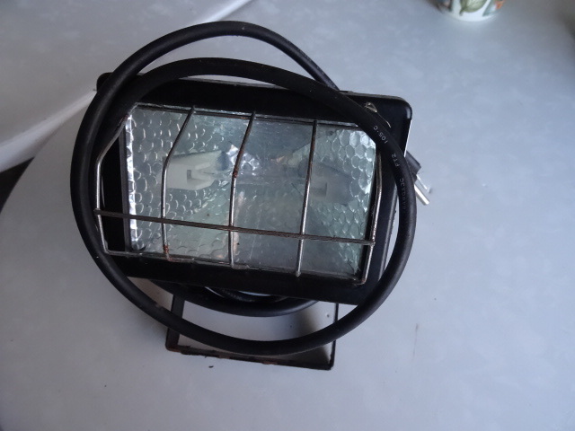 lot 86 image: halogen shop light
