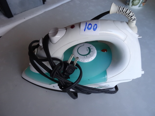 lot 100 image: black and decker iron