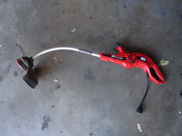 lot 116 image: black and decker grass hopper xp