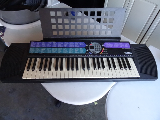 lot 119 image: yamaha electronic keyboard