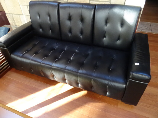 lot 197 image: leather sofa