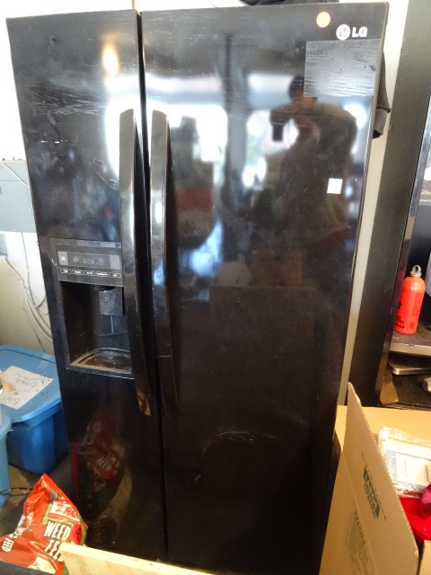 lot 200 image: lg fridge new but has dents 33x34x67