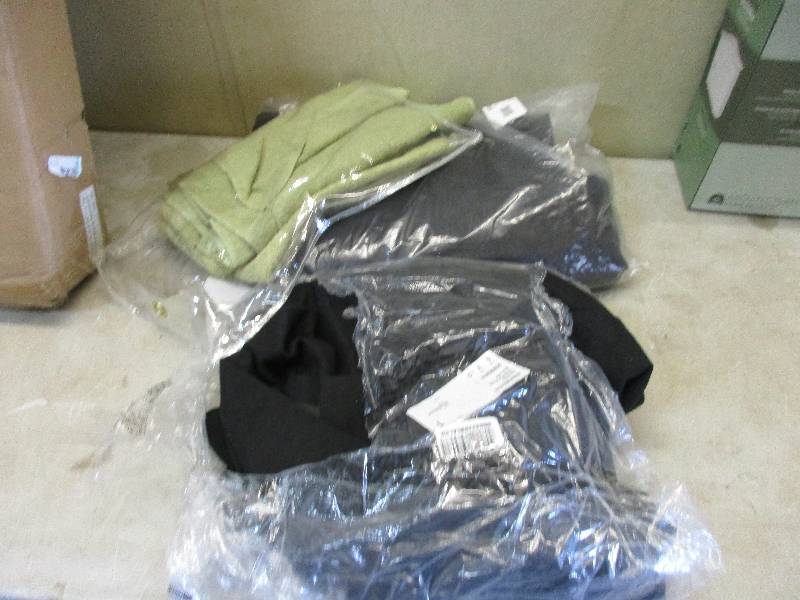 2 jackets and towels