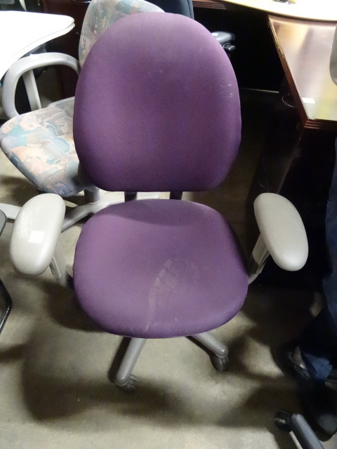 lot 129 image: Office Chair on Wheels
