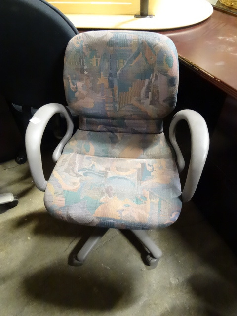 lot 132 image: Office Chair on Wheels