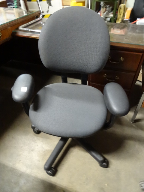lot 130 image: Office Chair on Wheels