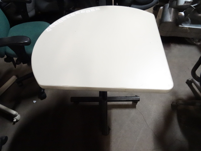 lot 218 image: Teardrop Table on Wheels 32