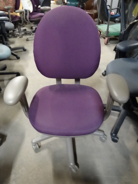 lot 189 image: Office Chair on Wheels