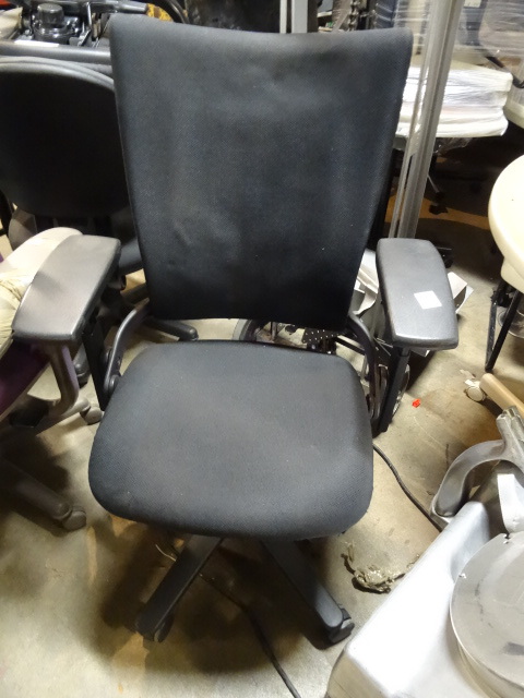 lot 182 image: Office Chair on Wheels