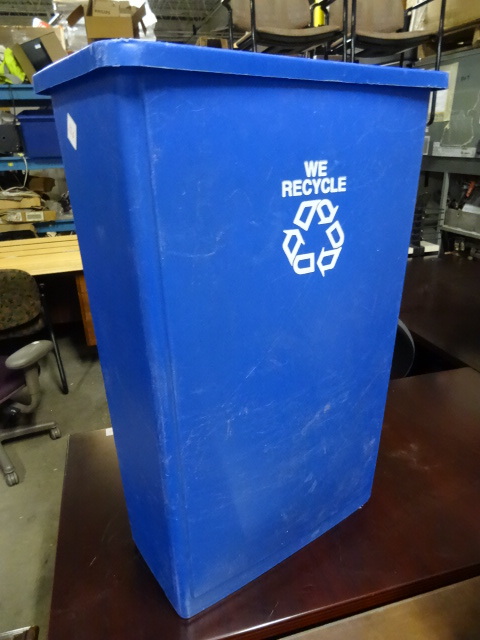 lot 126 image: Plastic Recycling Can