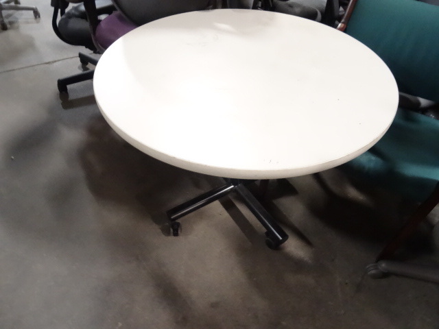 lot 109 image: 36 Round Table On Wheels