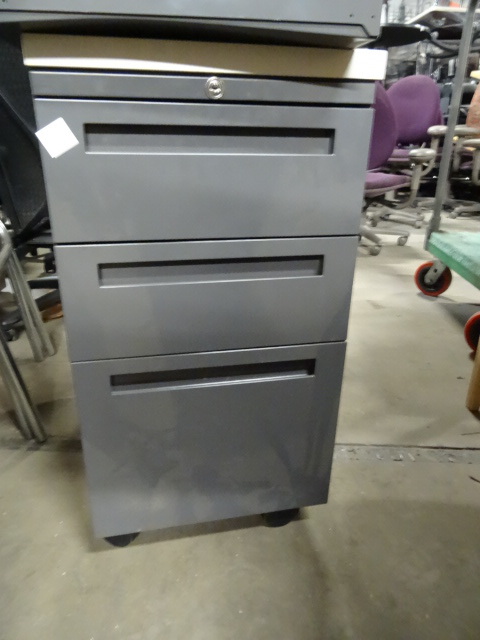 lot 107 image: 15 Metal 3 Drawer Cabinet on Wheels