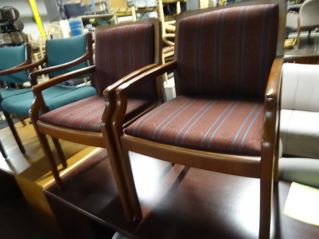 lot 87 image: 2 Matching Wood Framed Side Chairs