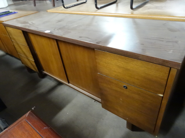 lot 81 image: 5 Drawer and 2 Door Office Credenza