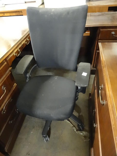 lot 71 image: Office Chair on Wheels