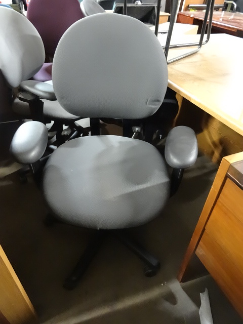 lot 66 image: Office Chair on Wheels