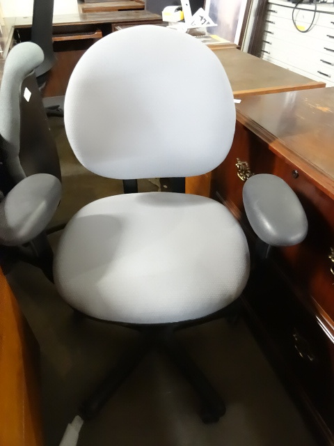 lot 62 image: Office Chair on Wheels