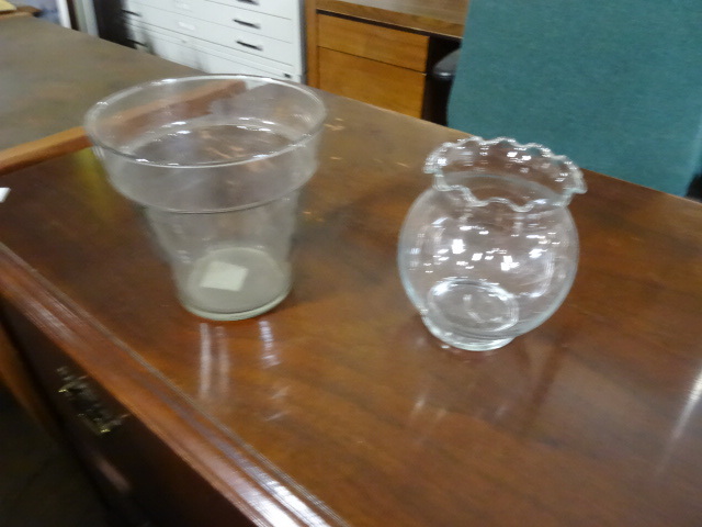 lot 60 image: Glass Vase, Glass Flower Pot
