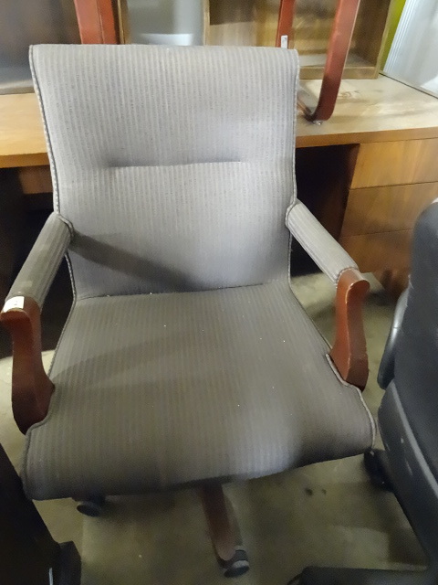 lot 56 image: Office Chair on Wheels